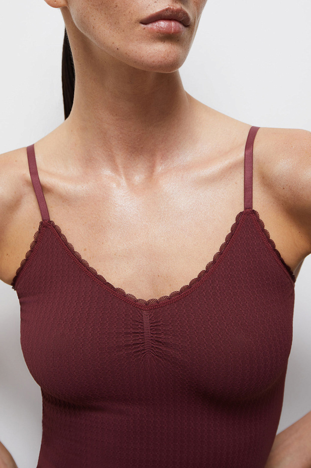 Майка на тонких бретелях (красно-коричневый)